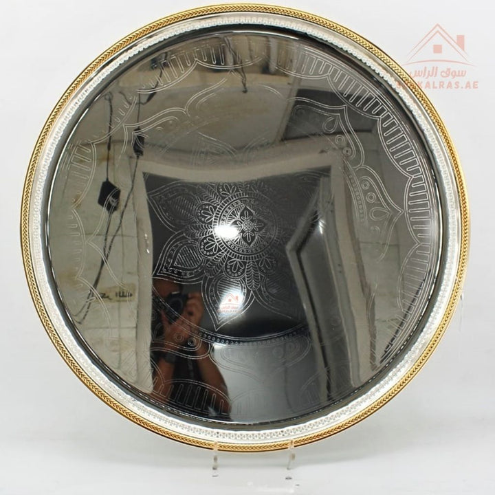 صينية تقديم فاخرة بنقش محفور | لمسة راقية باللون الذهبي والفضي | مثالية للضيافة وتقديم القهوة والشاي | سهلة التنظيف ولا يتغير لونها بسهولة