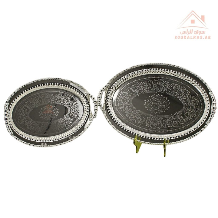 صينية تقديم بيضاوية فاخرة بنقش عربي – تصميم عربي باللون الفضى| متوفرة بمقاسين|  مثالية لتقديم الشاي والقهوة والحلويات والتمر في الضيافة اليومية 