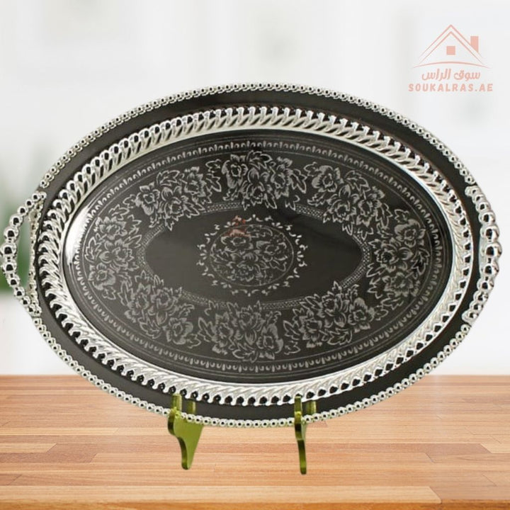 صينية تقديم بيضاوية فاخرة بنقش عربي – تصميم عربي باللون الفضى| متوفرة بمقاسين|  مثالية لتقديم الشاي والقهوة والحلويات والتمر في الضيافة اليومية 