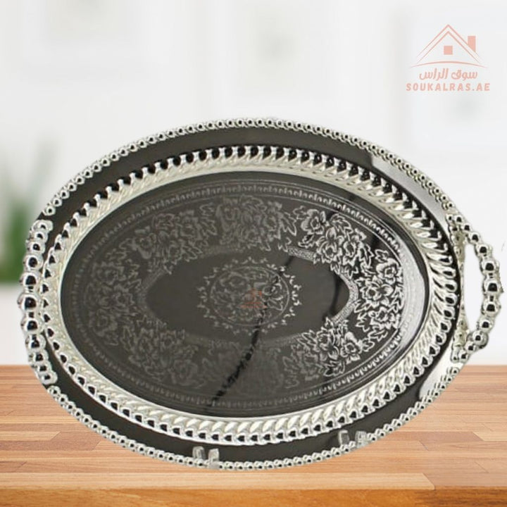 صينية تقديم بيضاوية فاخرة بنقش عربي – تصميم عربي باللون الفضى| متوفرة بمقاسين|  مثالية لتقديم الشاي والقهوة والحلويات والتمر في الضيافة اليومية 