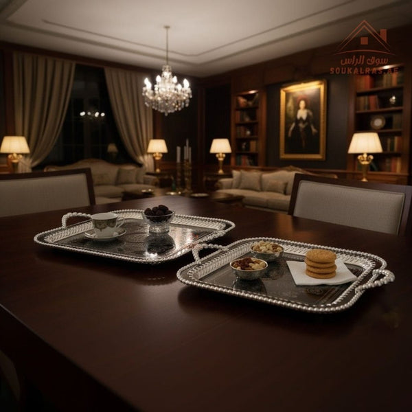 صينية تقديم فاخرة مربعة بمقابض – تصميم عربي باللون الفضى| متوفرة بمقاسين|  مثالية لتقديم الشاي والقهوة والحلويات والتمر في الضيافة اليومية 