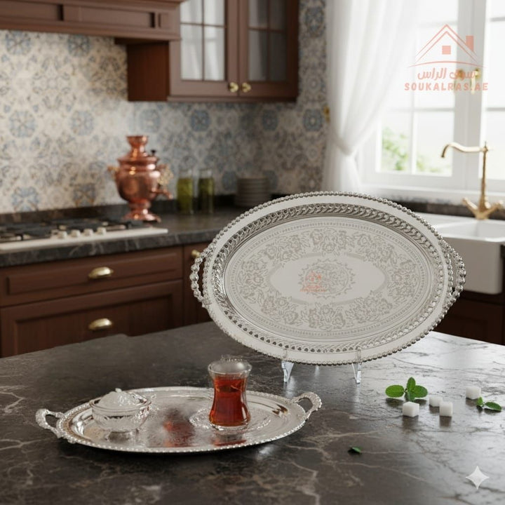 صينية تقديم بيضاوية فاخرة بنقش عربي – تصميم عربي باللون الفضى| متوفرة بمقاسين|  مثالية لتقديم الشاي والقهوة والحلويات والتمر في الضيافة اليومية 