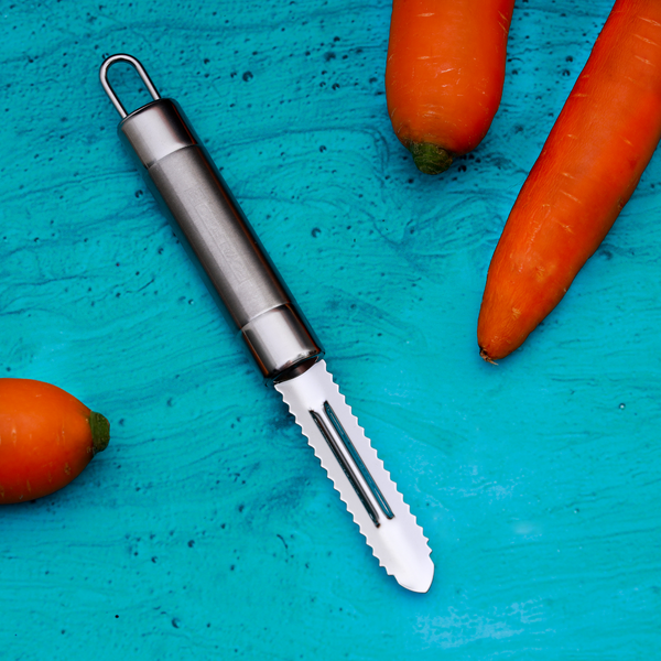 Professional Stainless-Steel Peeler with Serrated Edges and Ergonomic Handle