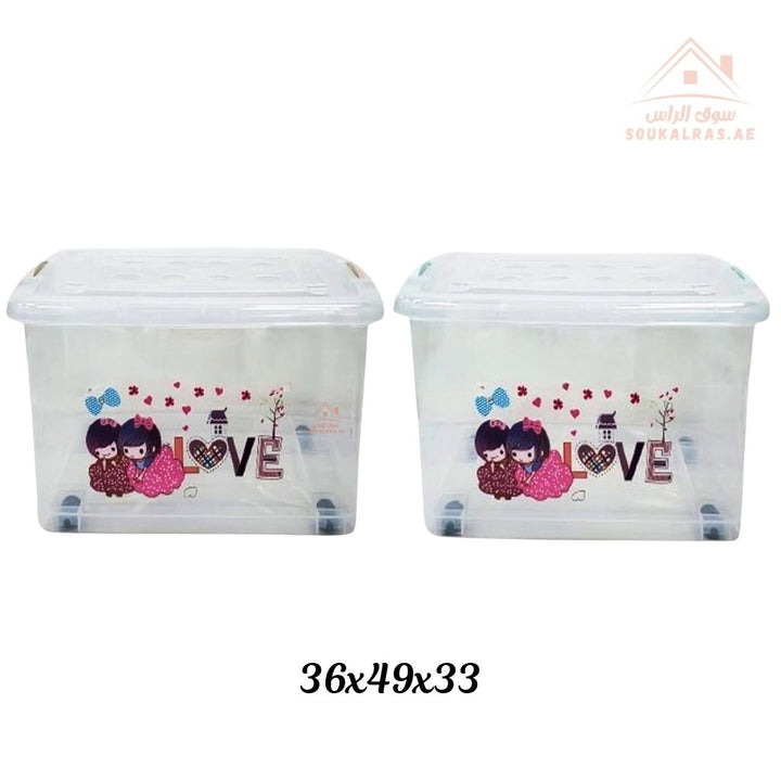 علبة تخزين بلاستيك بغطاء وعجلات | تصميم Love أنيق | عملية ومتينة | غطاء محكم يحمي من الغبار والأتربة.