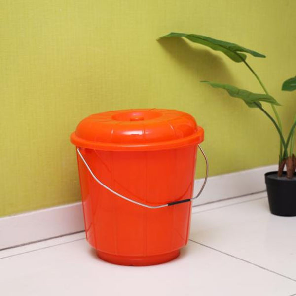 18 Liter Plastic Bucket with Lid and Strong Handle - Red - Souk Al RasBucket