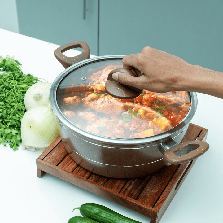 28CM Aluminium Casserole with Glass Lid Granite Coating Bakelite Handle - Souk Al RasHot Pot & Casserole