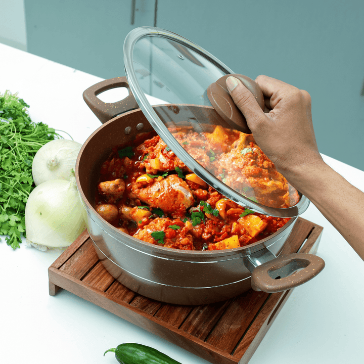 30CM Aluminium Casserole with Glass Lid Granite Coating Bakelite Handle - Souk Al RasHot Pot & Casserole