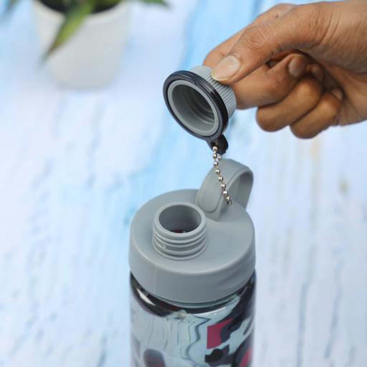 600ml Unbreakable Water Bottle with Food Grade Plastic | Keeps Hot & Cold Drinks | Leak - Proof for Teens, Adults, Sports, Fitness, Gym, Cycling, Outdoors, School, & Office - Souk Al RasWater Bottles