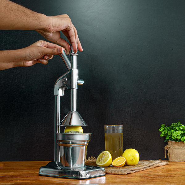 Buy Hand Juicer DC2144 | Aluminium Alloy Hands | Heavy Duty Manual Orange Juicer and Lime Squeezer Press Stand | UAE