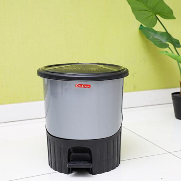 DELCASA Hands-Free Pedal Garbage Can - 12L