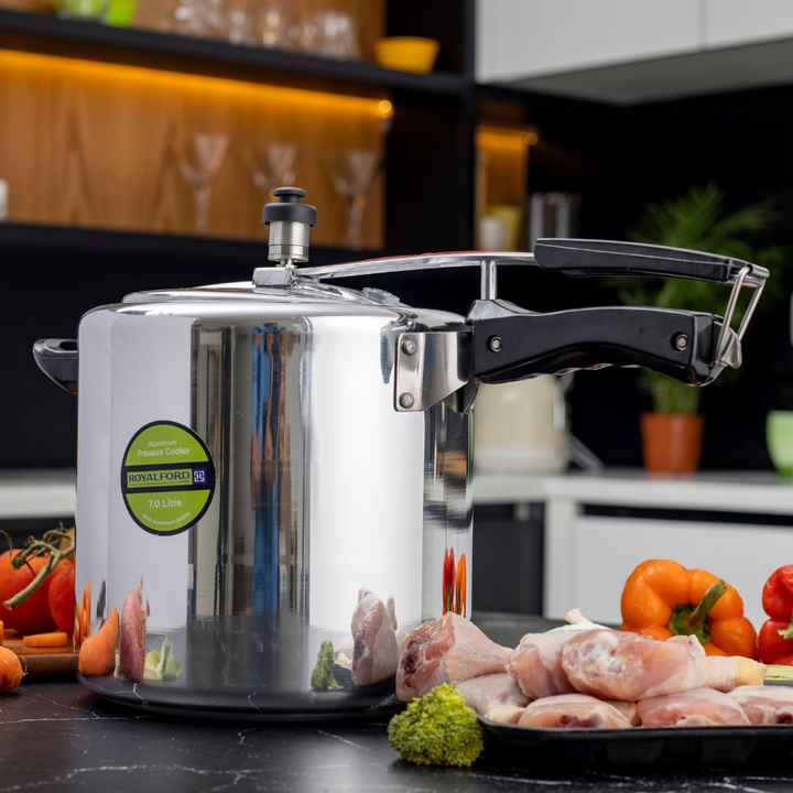 ROYALFORD Aluminium Pressure Cooker| Extra Gasket, Safety Valve | Durable, Comfortable Handles | Steaming, Cooking. 7L