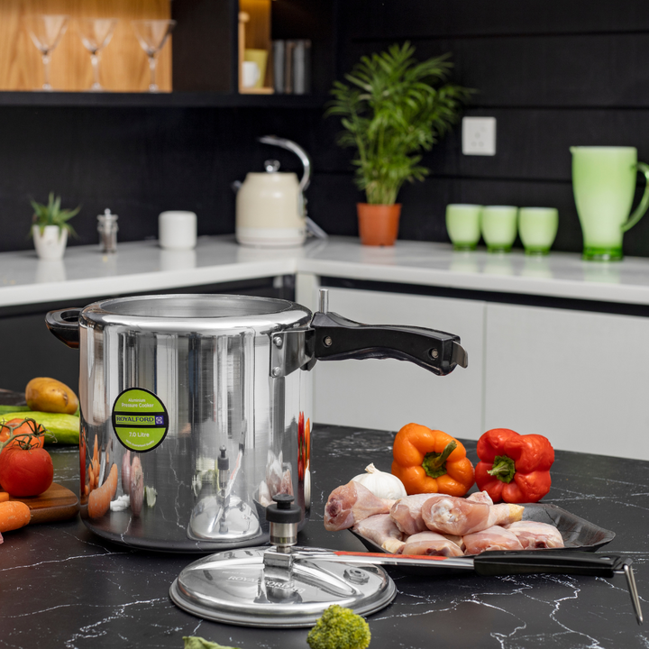 ROYALFORD Aluminium Pressure Cooker| Extra Gasket, Safety Valve | Durable, Comfortable Handles | Steaming, Cooking. 7L