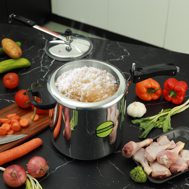 ROYALFORD Aluminium Pressure Cooker| Extra Gasket, Safety Valve | Durable, Comfortable Handles | Steaming, Cooking. 7L