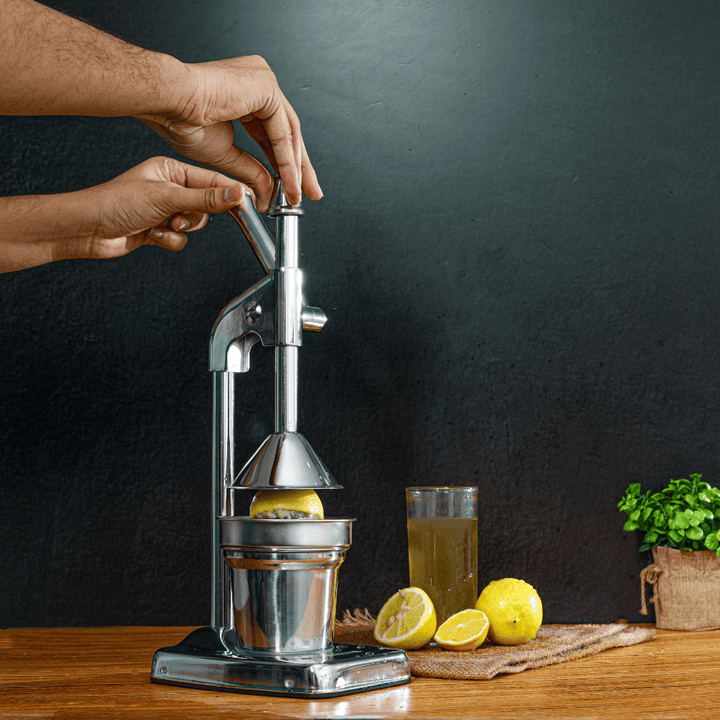 Hand Juicer, Aluminium Alloy Hands, Heavy Duty Manual Orange Juicer and Lime Squeezer Press Stand - Souk Al RasKitchen Accessories