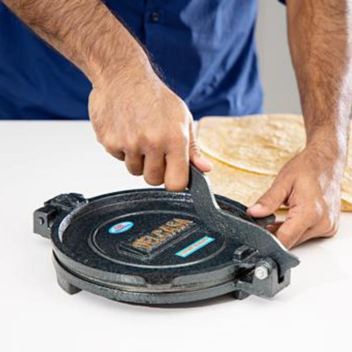 Pre - Seasoned Cast Iron - Chapatti & Tortilla Press for Homemade Mexican - Style Tortillas and Tacos - 15cm - Souk Al RasKitchen Tools & Utensils