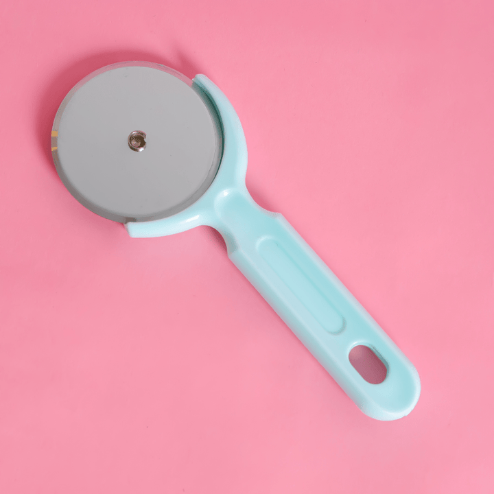 Single Pizza Cutter, Made with PS Polymer and Stainless Steel - Souk Al RasGraters, Peelers & Slicers