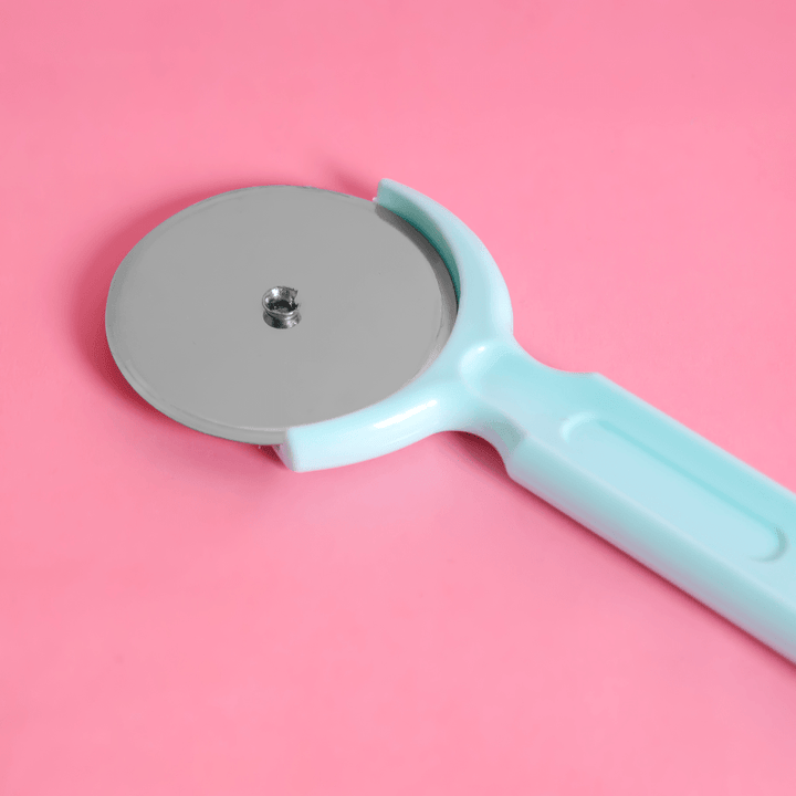 Single Pizza Cutter, Made with PS Polymer and Stainless Steel - Souk Al RasGraters, Peelers & Slicers