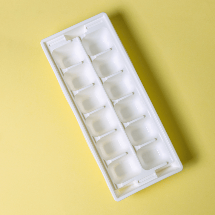 Square Ice Tray 12 compartments - Souk Al RasKitchen Accessories